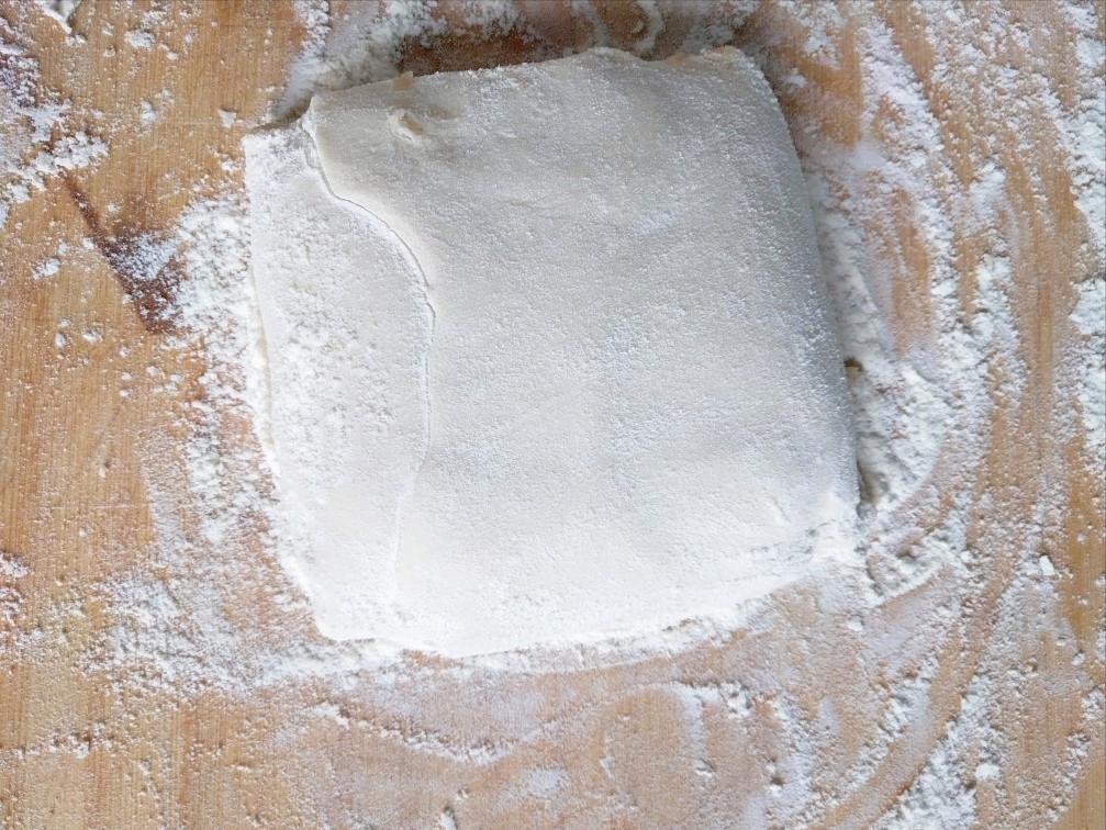 千层饼怎么做才好吃?原来和面有技巧,做对了外黄里暄,酥软油润