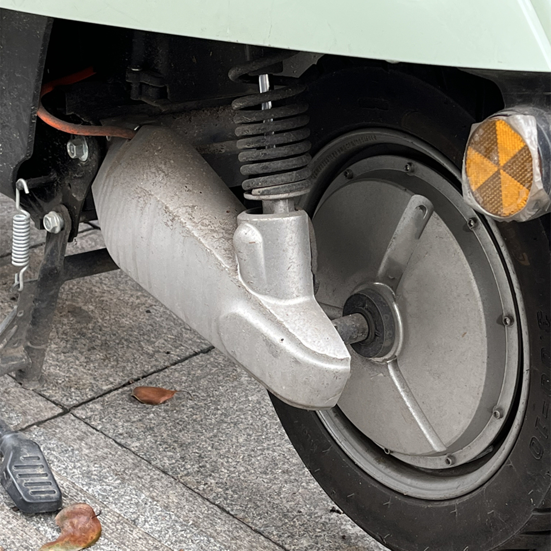 怎么看待电动车和燃油车,买电动摩托车好还是燃油踏板好