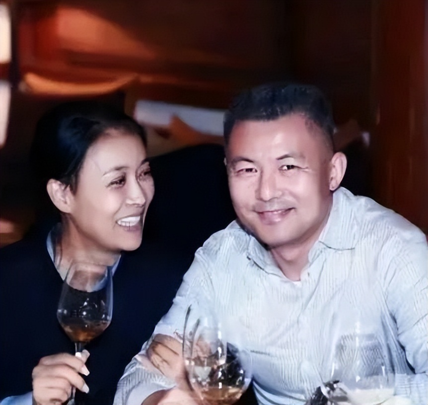 田震敢和那英比吗,田震如今如何评价那英