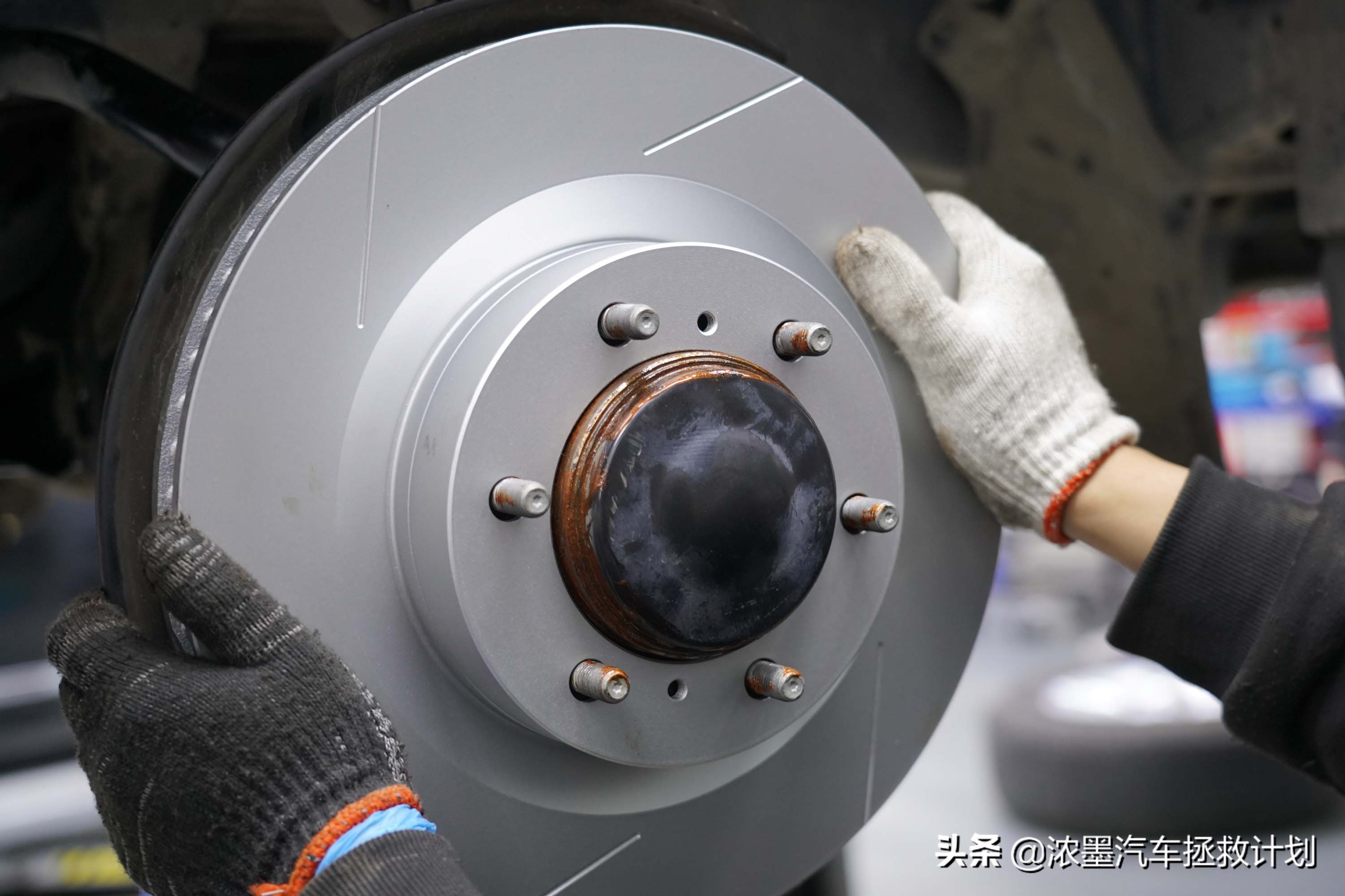 硬汉焕颜丰田普拉多续写越野传奇,修复翻新09年的丰田普拉多