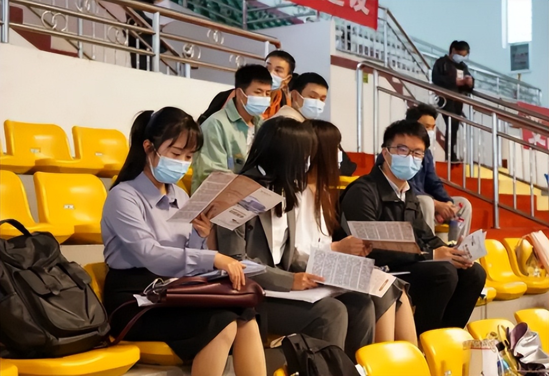 今年大学毕业生就业难度有多大,大学生就业率低于高中生和专科生