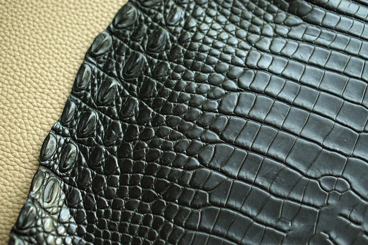 鳄鱼皮包包真的是鳄鱼皮做的吗,真正的鳄鱼皮做出来的皮包