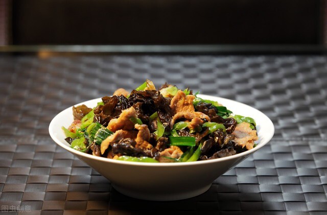 虾子炒木耳的做法,虾炒豌豆片木耳家常做法