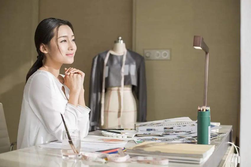 女大学生当保安月薪6000,95后女大学生从设计院辞职