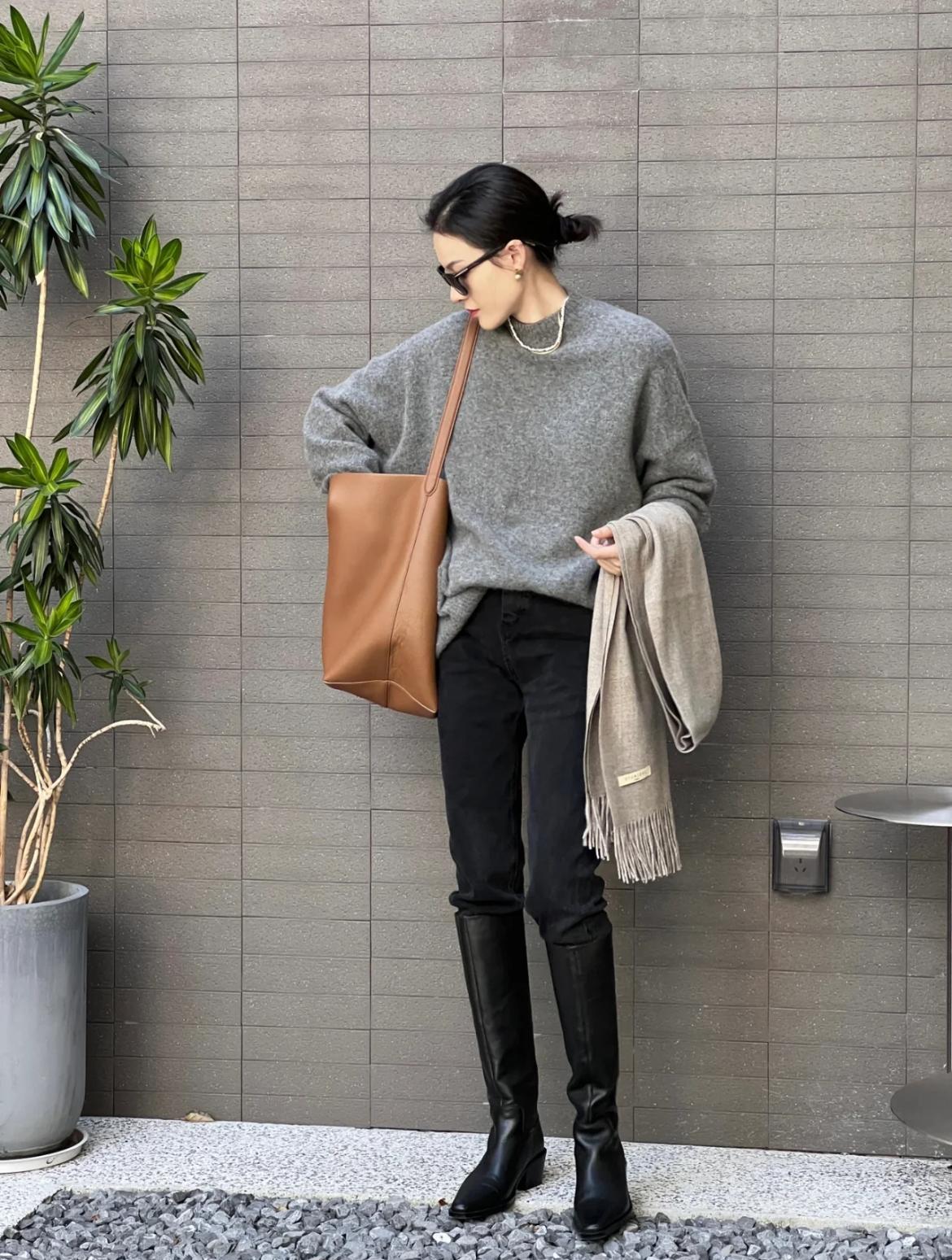 脱下高跟鞋穿上运动鞋,脱掉运动鞋穿上高跟鞋