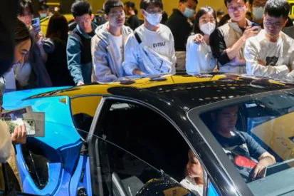 只要有车开就不要想着换车,有车就先开着等有钱了再换好车