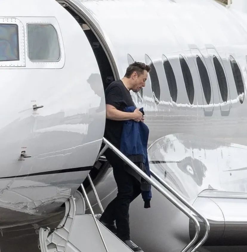 马斯克一年要飞25万公里,马斯克一年飞行记录