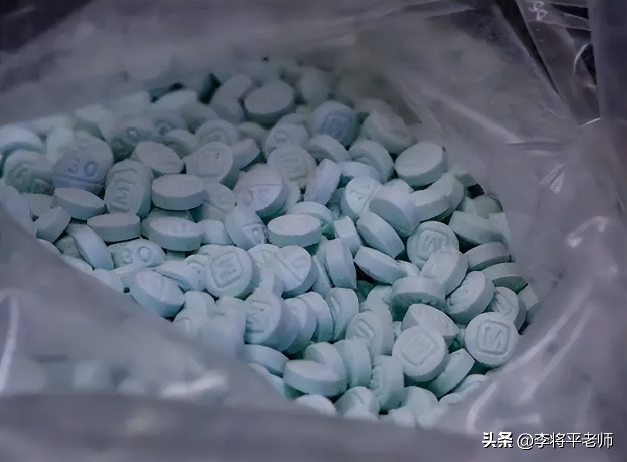 我国为何满街都是药店？为什么有人说药店多是好事，对比下美日！