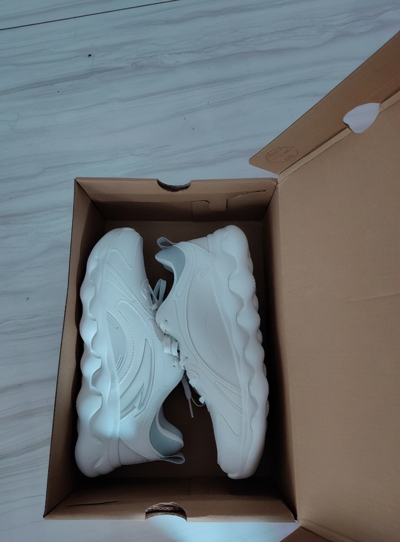 安踏购买推荐,识货上的安踏为什么比旗舰店便宜