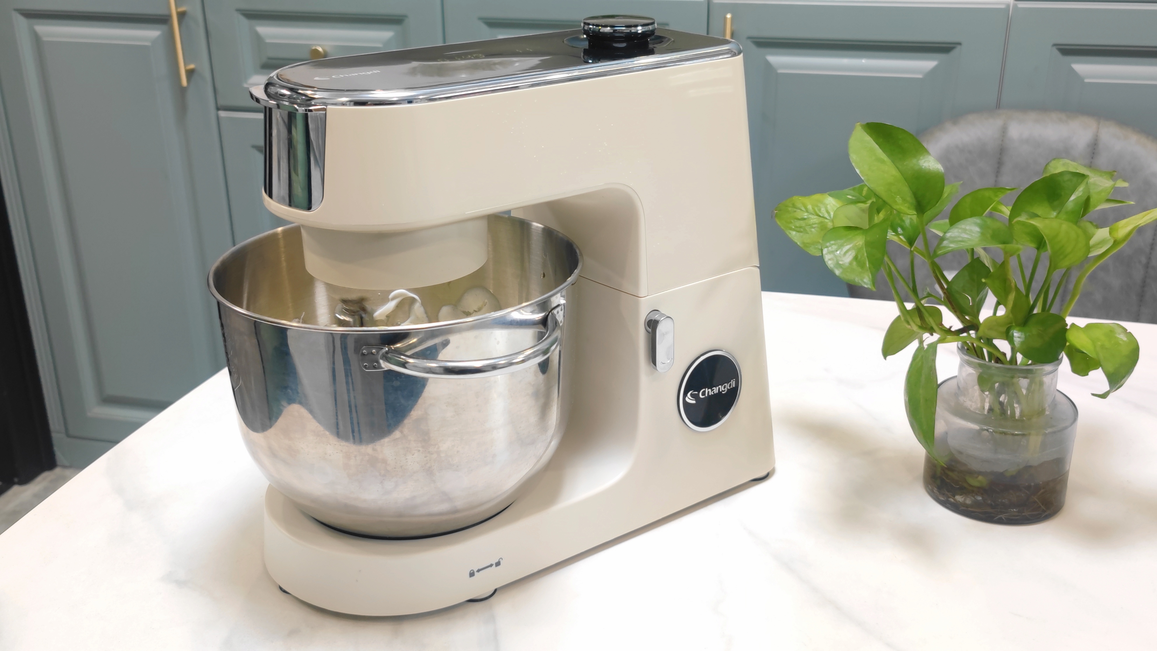 长帝企鹅顶顶和海氏m6哪个好,企鹅顶顶厨师机做蛋糕