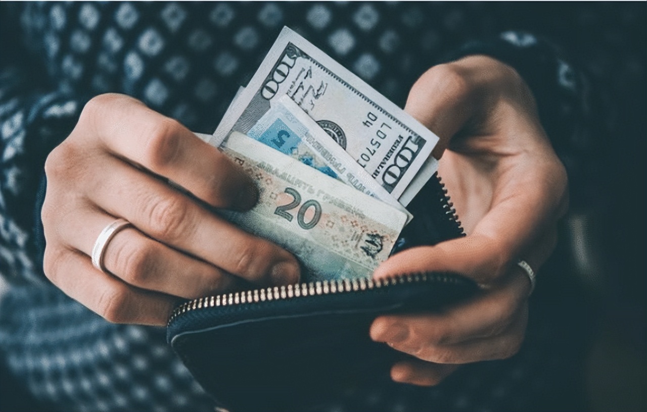 在泰国的中国人发生了什么事,泰国的经济都是华人控制吗