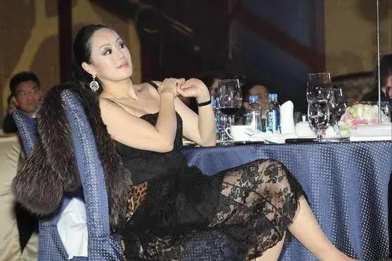 章小蕙凭什么还清债务,章小蕙现资产多少亿