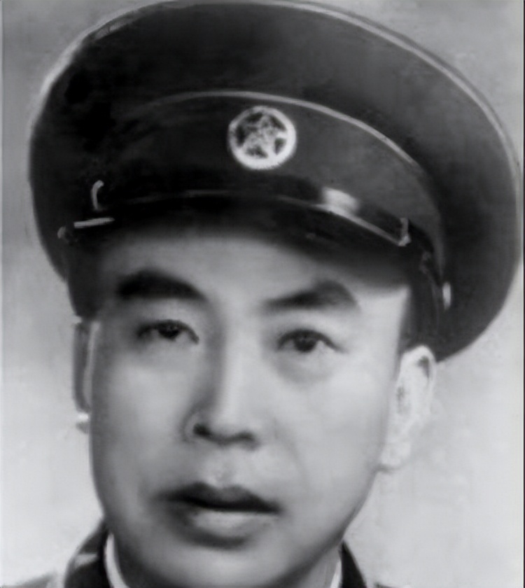 他们曾任军长，资历不浅，完全可以授中将、少将，为何只授大校