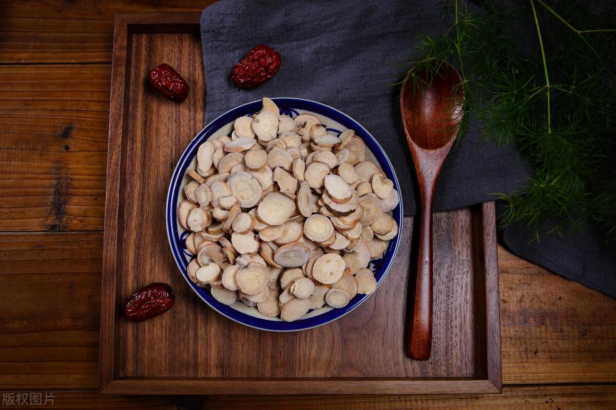 白芍和什么一起搭配补气血好,白芍的搭配食疗方法