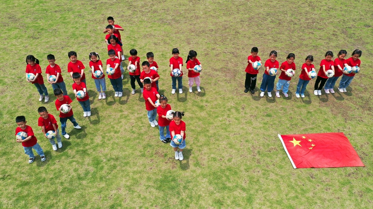 浙江长兴趣味足球喜迎六一,六一儿童节足球宝贝们