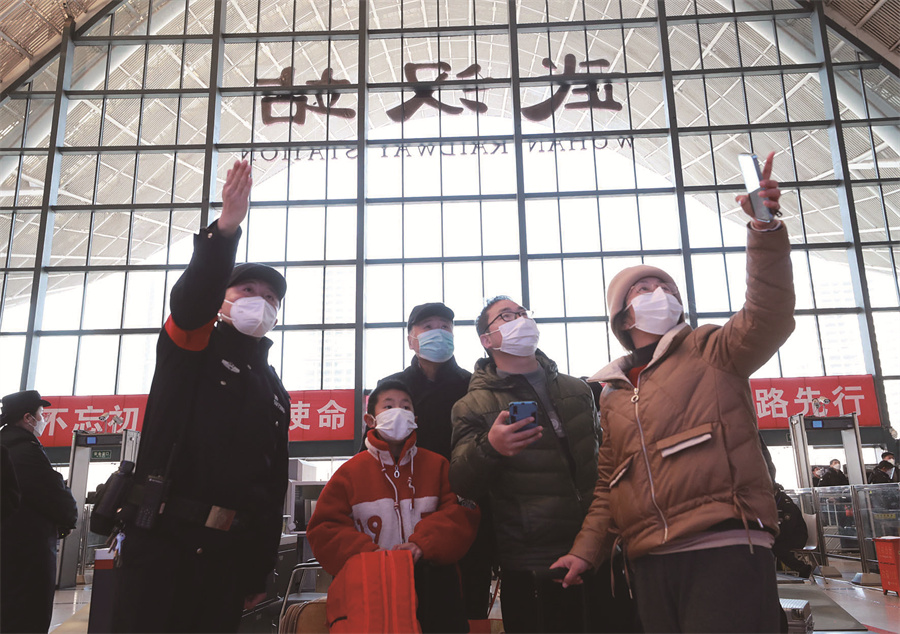 【公安心向*党**护航新征程】春节我在岗|武汉铁路公安处武汉车站派出所:尽职尽责维护铁路治安环境