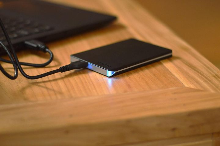 移动硬盘盒好还是直接买移动硬盘,桌面移动硬盘和移动硬盘哪个好