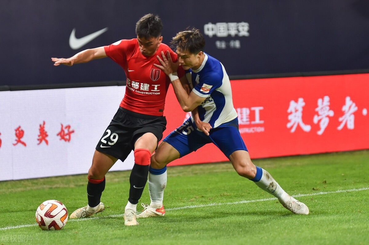 中超蓉城争议点球,中超成都蓉城0-1山东泰山阵容