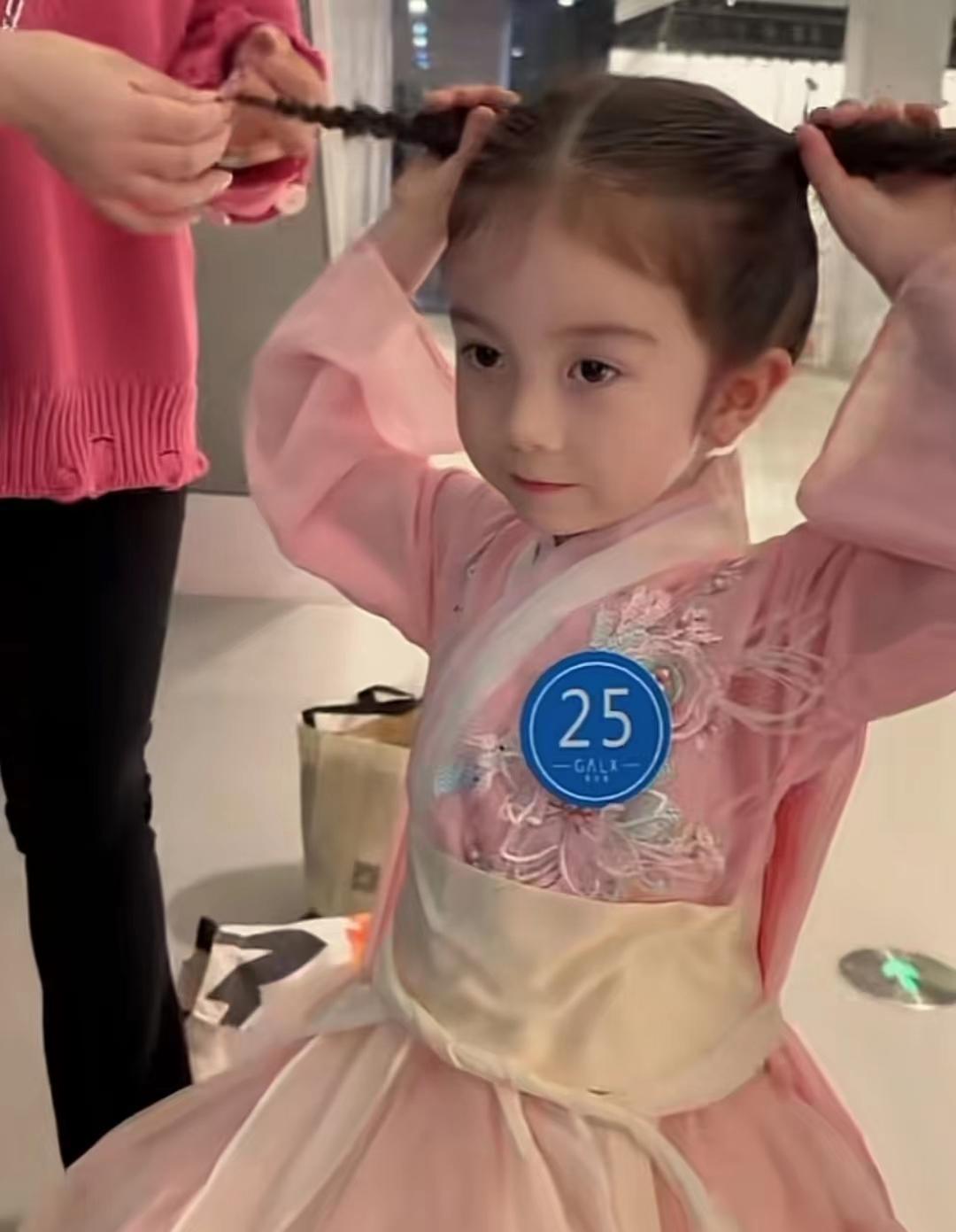 31岁未婚试管三个混血宝宝,36岁单身女子试管婴儿双胞胎