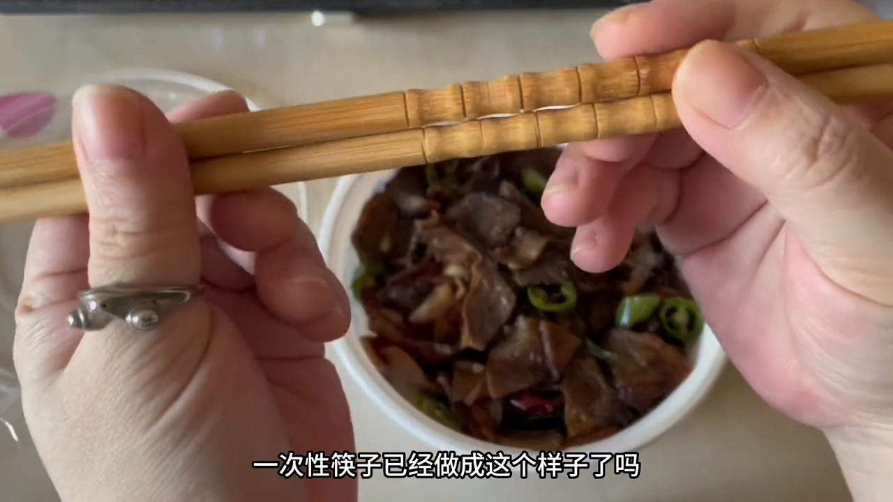缩小毛孔有小黑毛的最好方法,毛孔里的小黑毛