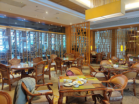 飞雪迎春山花烂漫,飞雪迎春绽玉蕊