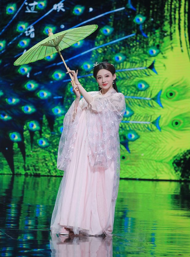 美女马凡舒春晚,马凡舒照片主持春晚