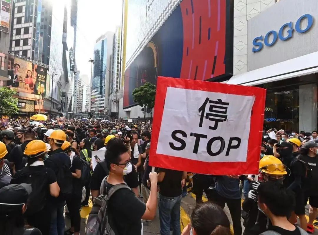 暴亏13亿，惨变空城！爆火20年的香港巨头，被内地游客抛弃了