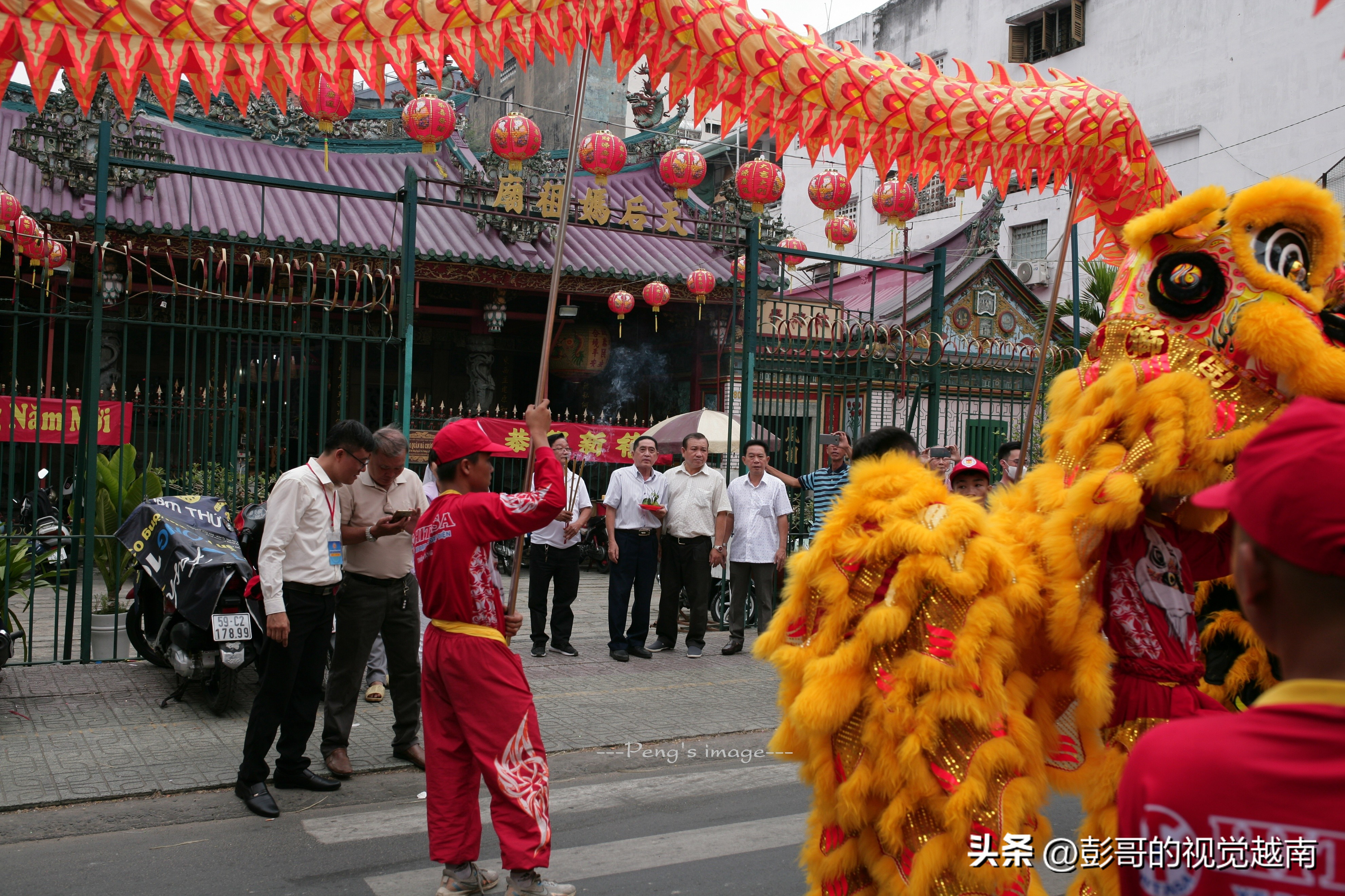 越南西貢華人的【恭請關聖帝君聖駕出遊】活動。