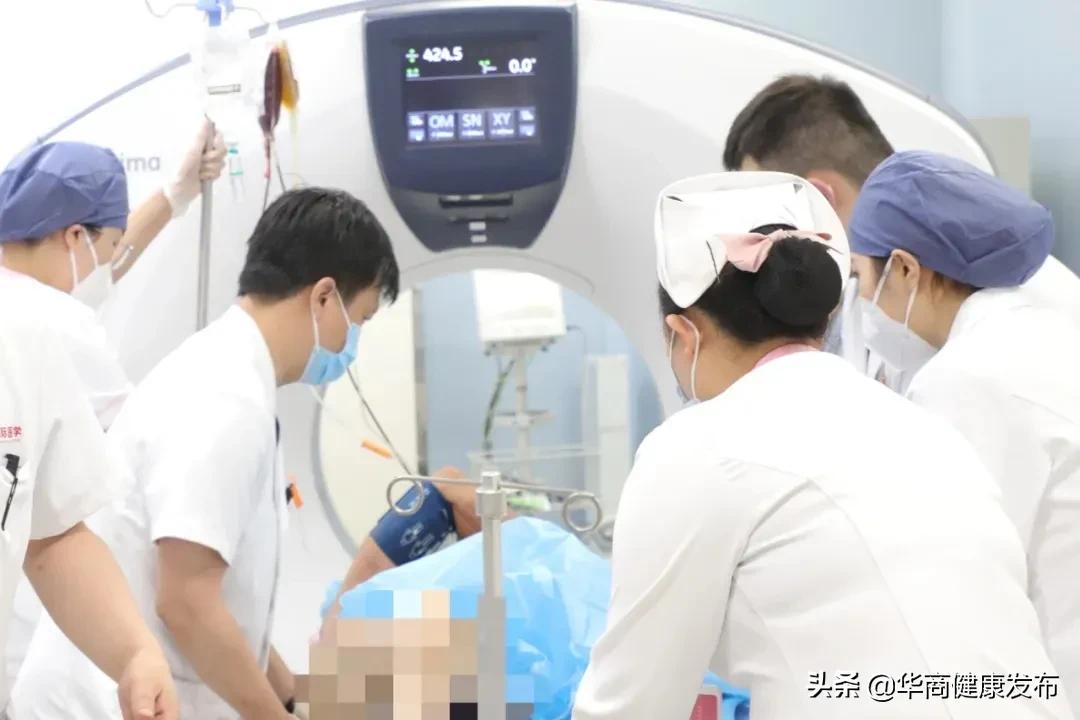 三尺钢筋贯穿胸腹,1米长的钢筋穿过脑袋