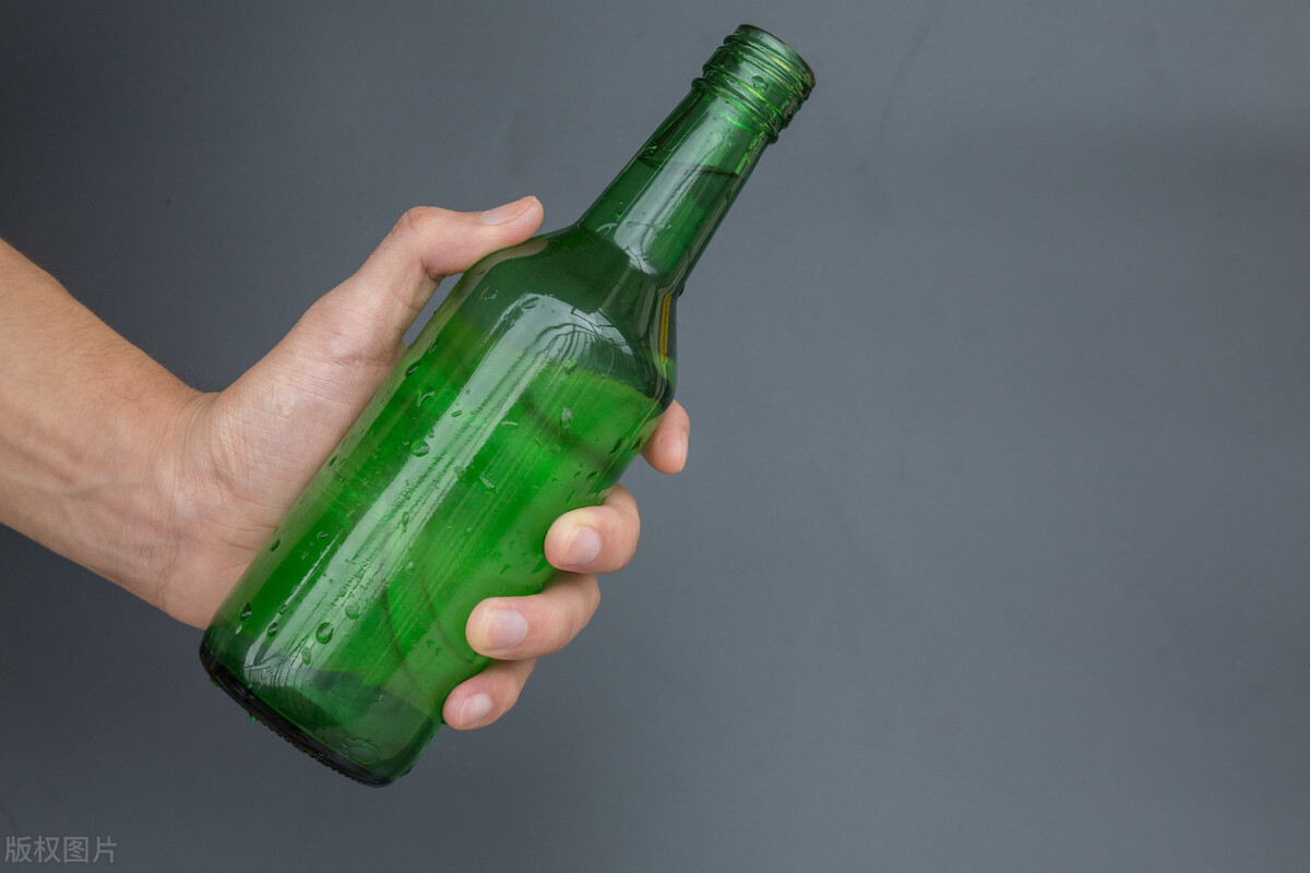 脸上爱长痘是什么原因,背上脸上长痘是什么原因造成的