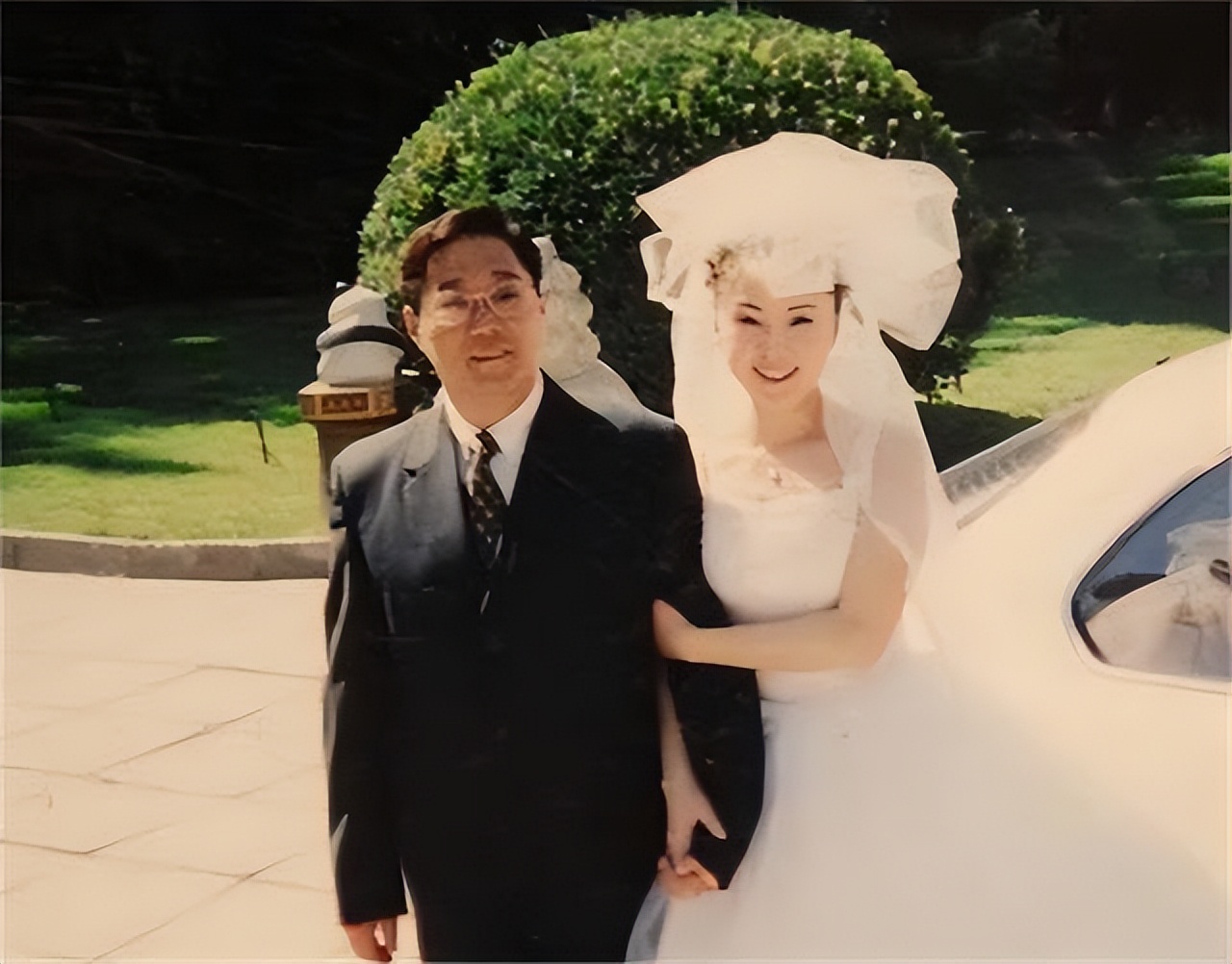 她曾是大明星，丈夫诈骗5700万，她替夫还债9年，卖房救夫