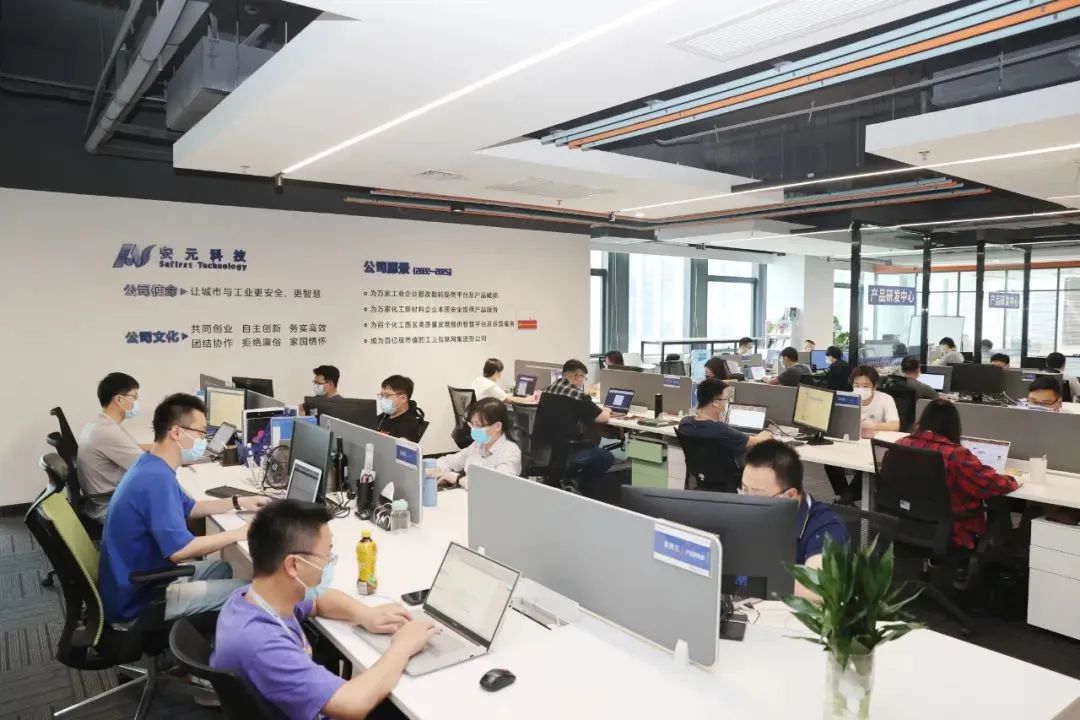 这位“小巨人”的肩上，有别样风景