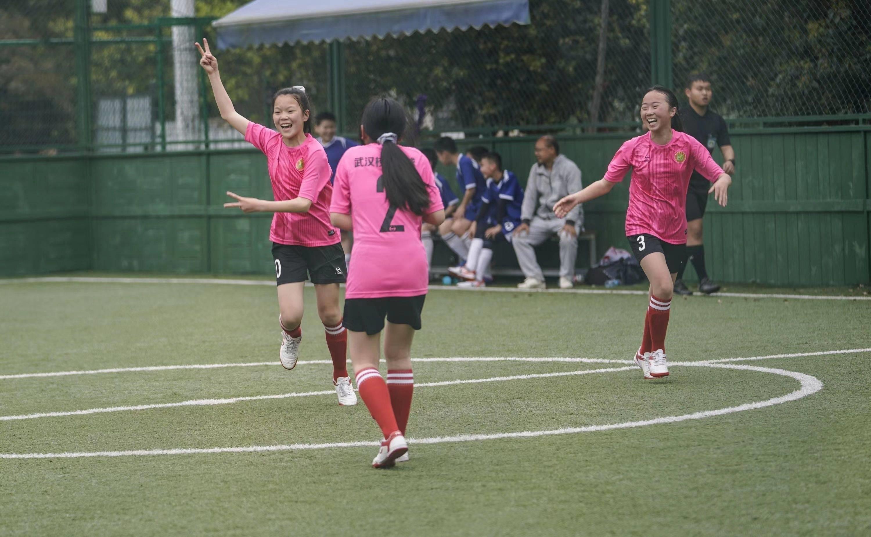 小学足球比赛女子,梅江小学女足足球队
