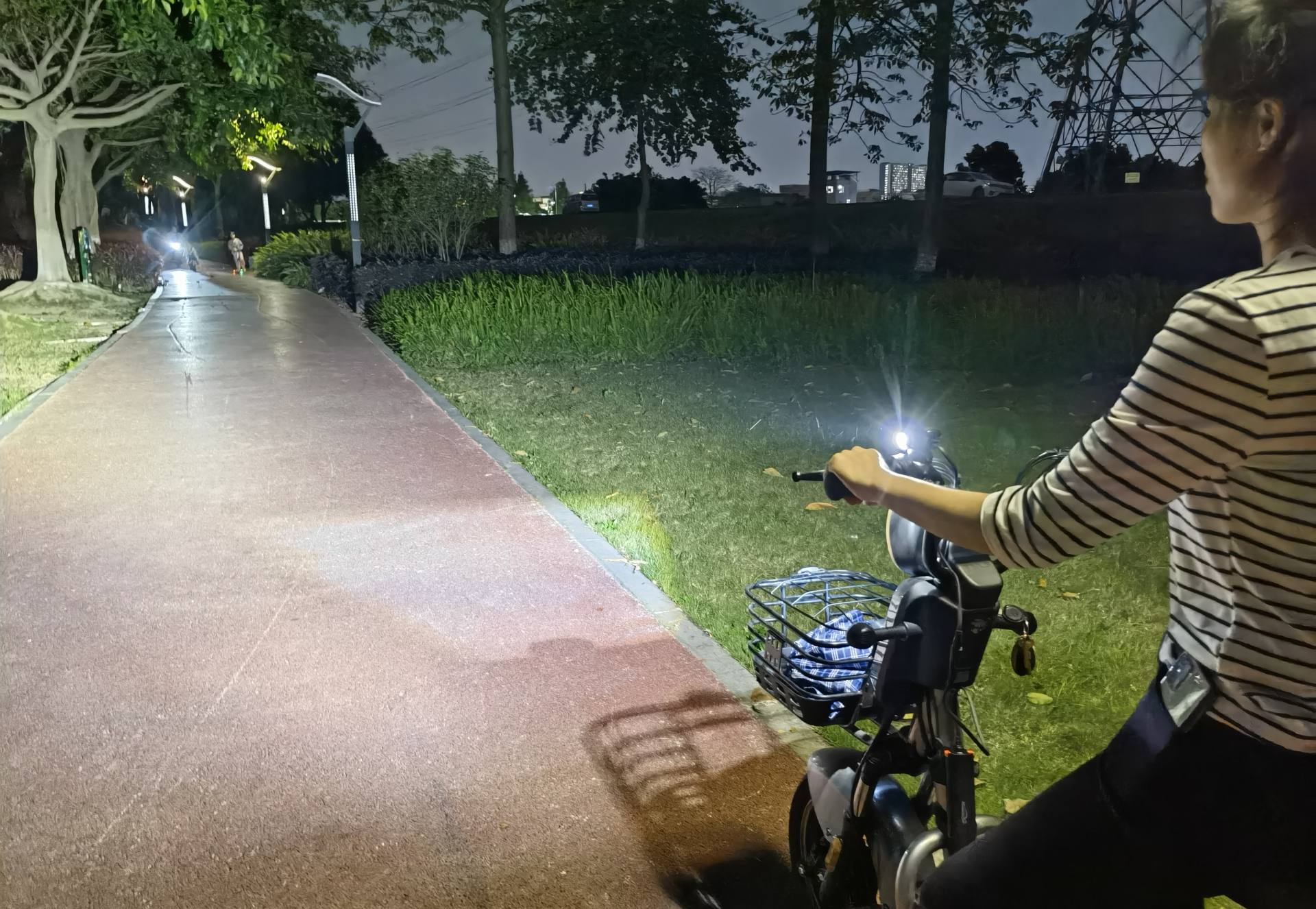 3000流明自行车夜骑灯,迈极炫rn3000与mj902s