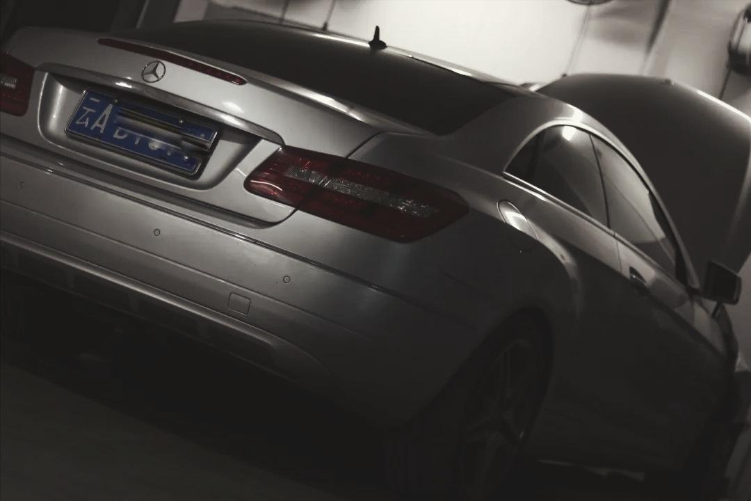 搞了辆“破烂不堪”的老款轿跑，进厂重造大翻新，满血复活变新车