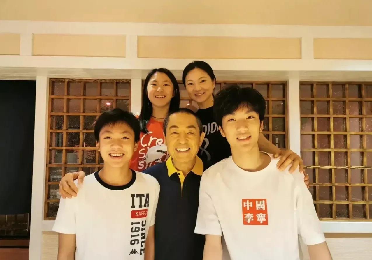 张艺谋毕业典礼,张艺谋参加长子毕业礼