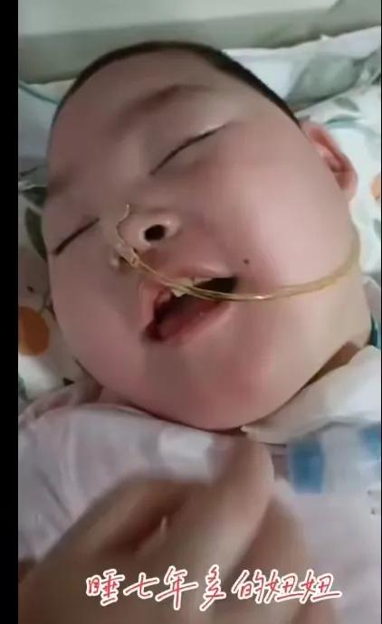 女孩被继母虐待遭遇悲惨令人痛心,女儿长期遭受父母虐待隐忍五年