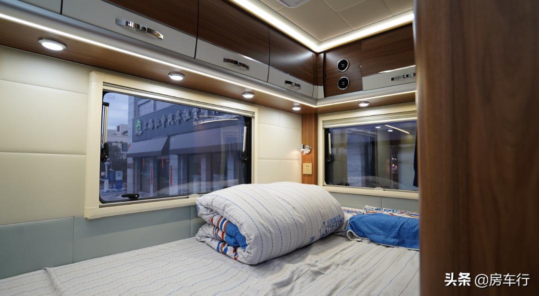 上汽跃进s1002.3t平头轻卡房车,2021年可可西里轻卡5.2t房车