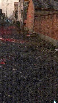 老师上课忘记关投影仪了,女老师上课期间忘记关投影仪