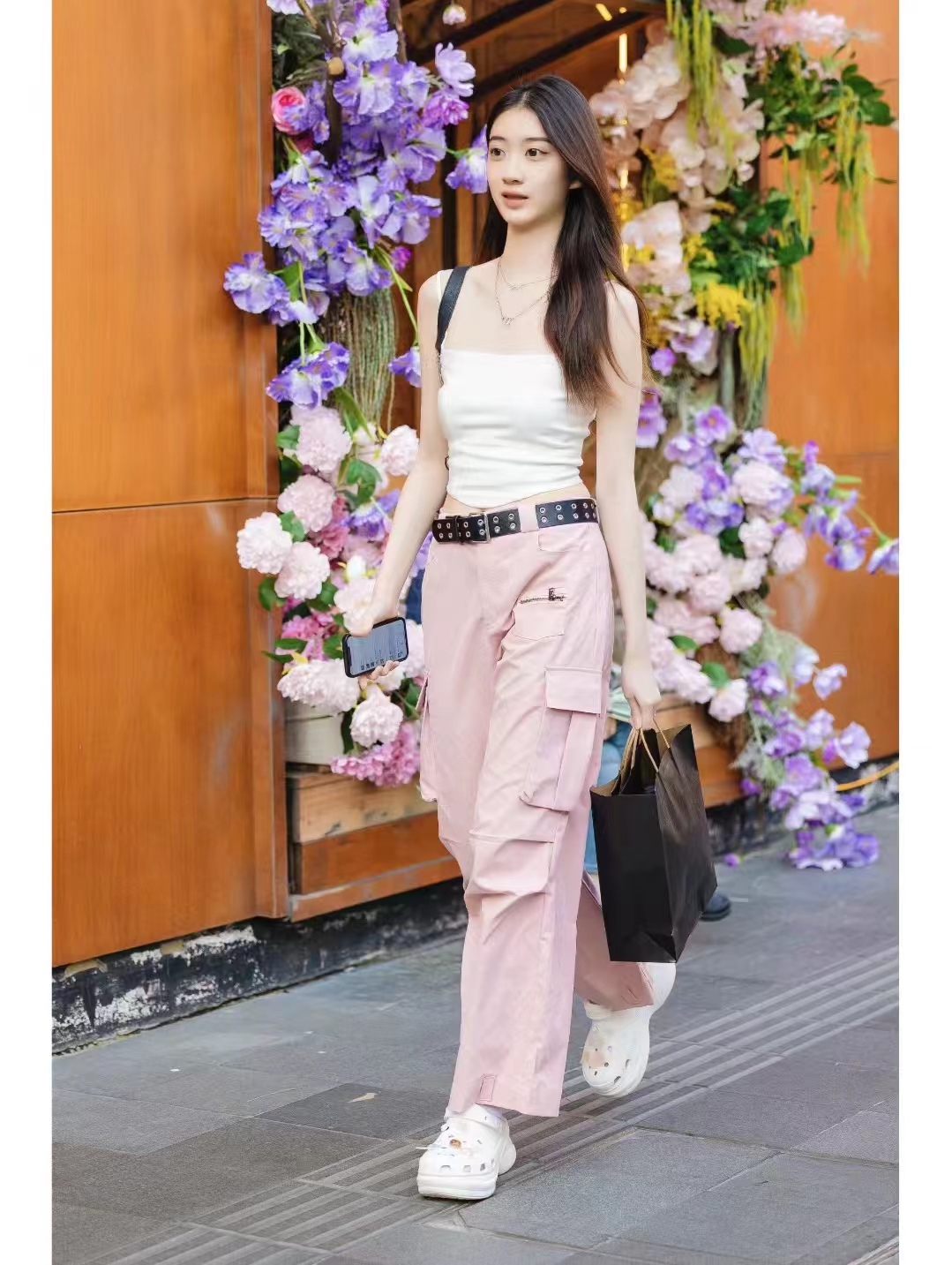 短肥上衣怎么搭配下装图片,宽松秋季款短上衣如何搭下装