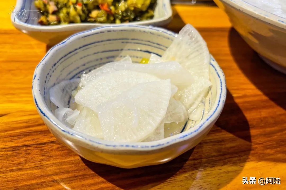 “我姐家”就像杭州的知味观,是淳安人和游客都趋之若鹜的餐馆