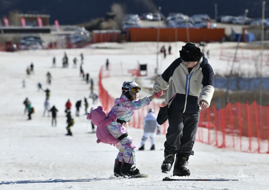 新春走基层就地过年别样的年味儿,新春走基层慰问演出暖意十足