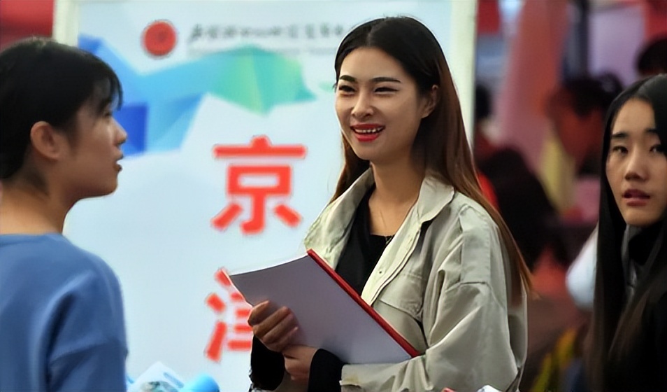 今年大学毕业生就业难度有多大,大学生就业率低于高中生和专科生