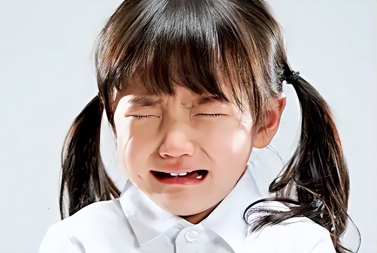 女儿被同学抓伤对方家长理直气壮,孩子脸被同学划伤怎么协商赔付