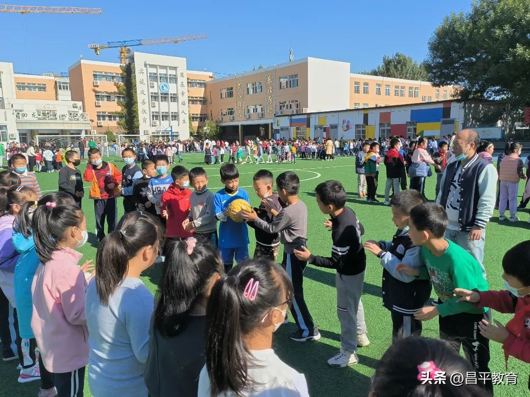 校园足球与世界杯,班里一共48人会踢足球的有22人