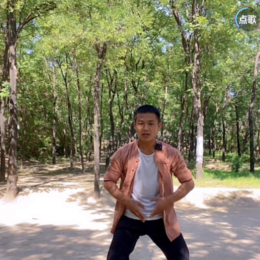 圆裆转胯,松腿圆裆