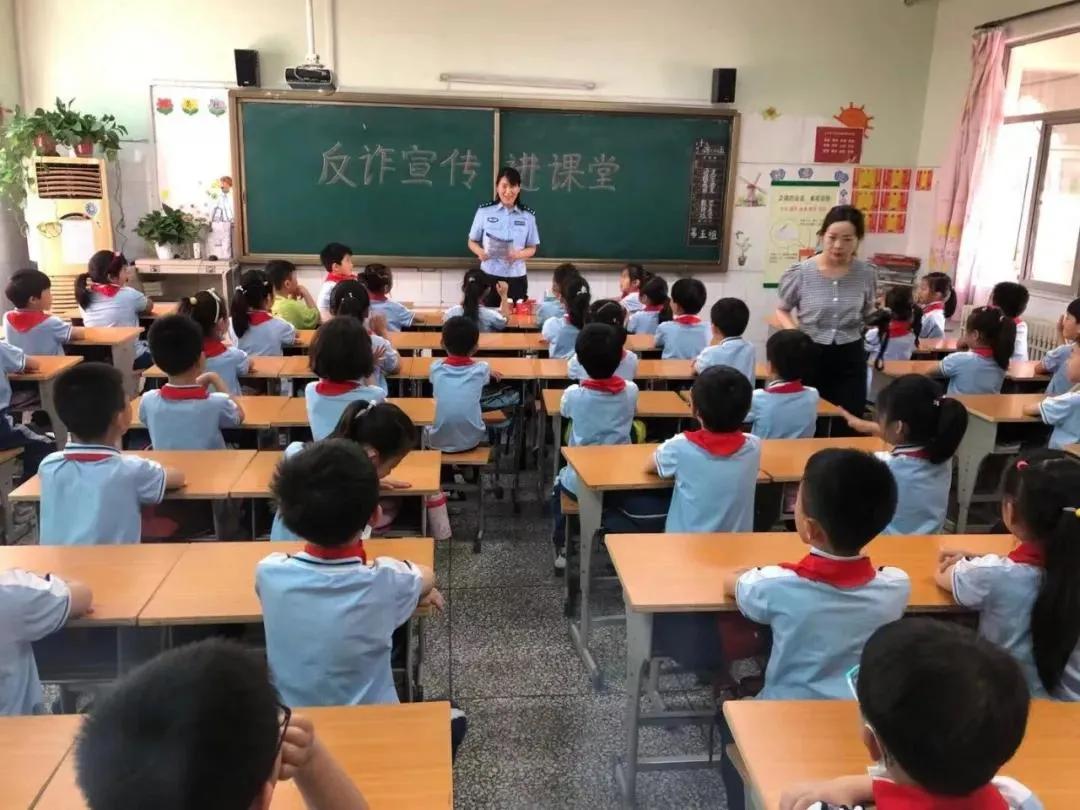 商州公安守护万家平安,守护万家团圆中秋节警察