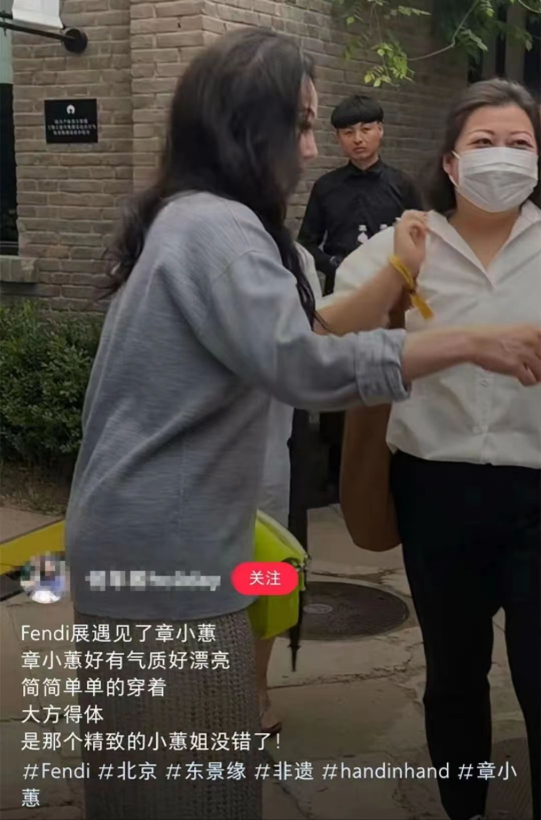 真实镜头下的章小蕙,章小蕙早期街头年轻照片