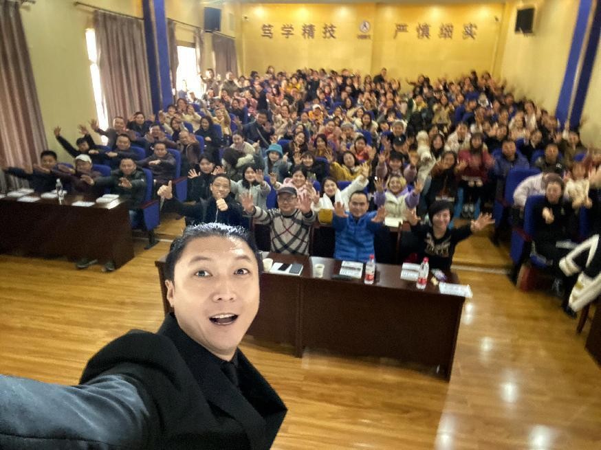 成人出国旅游简单交流英语自学,自学英语旅游