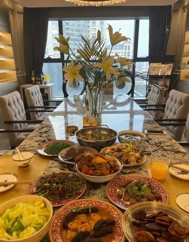 那些*养包**香港女星的富商们